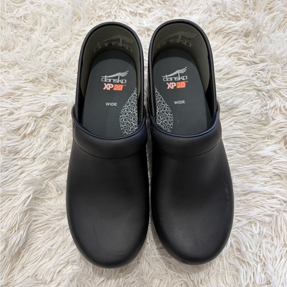 Dansko Women's XP 2.0 Black Waterproof Clogs - Size 40 US 9.5 Wide - Picture 2 of 9